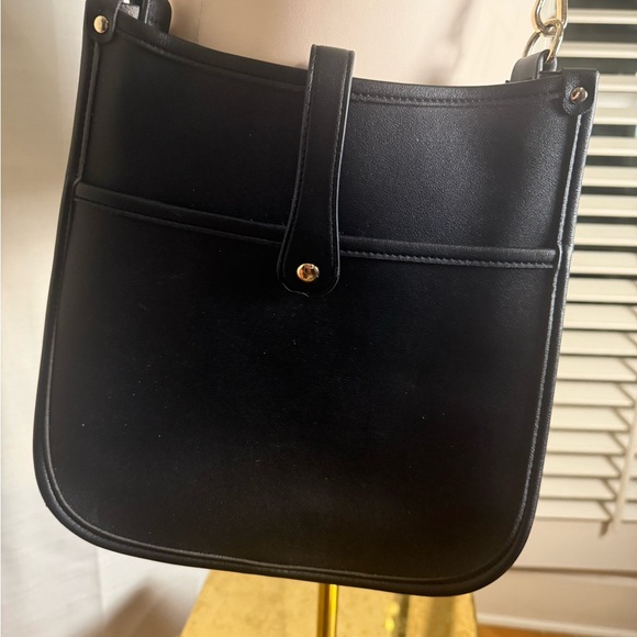 Stylish Black Crossbody Bag with Leopard Print Strap - Picture 2 of 7